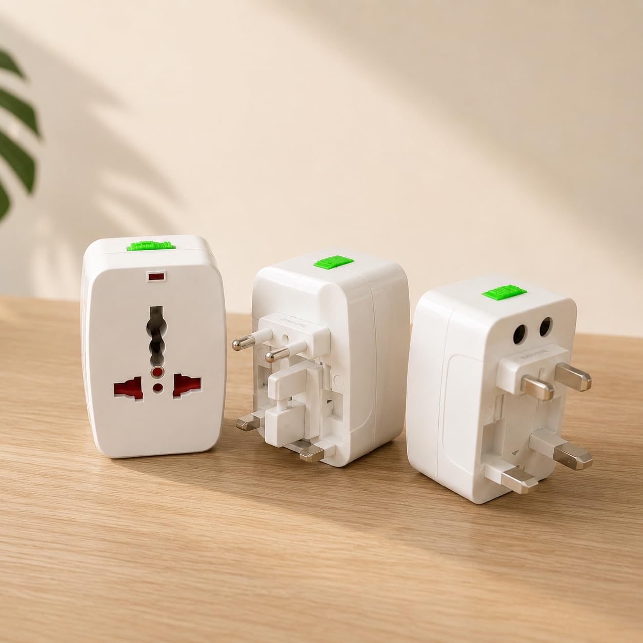 Kit com 3 Adaptador de Tomada Universal para Viagem, Compatível com +150 Países, Bivolt 110V–250V, Padrões Internacional Europa UK EUA Ásia JP AU, 3 Pinos com Trava de Segurança, Compacto Portátil