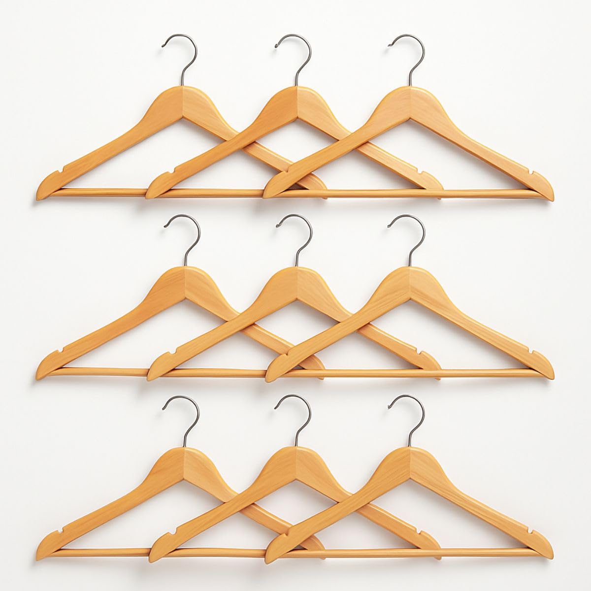 Kit 9 Cabides de Madeira Envernizada com Gancho 360° Resistentes para Roupas, Ternos, Camisas e Vestidos 45x22,5cm Closet, Guarda-Roupa e Lavanderia Acabamento Premium