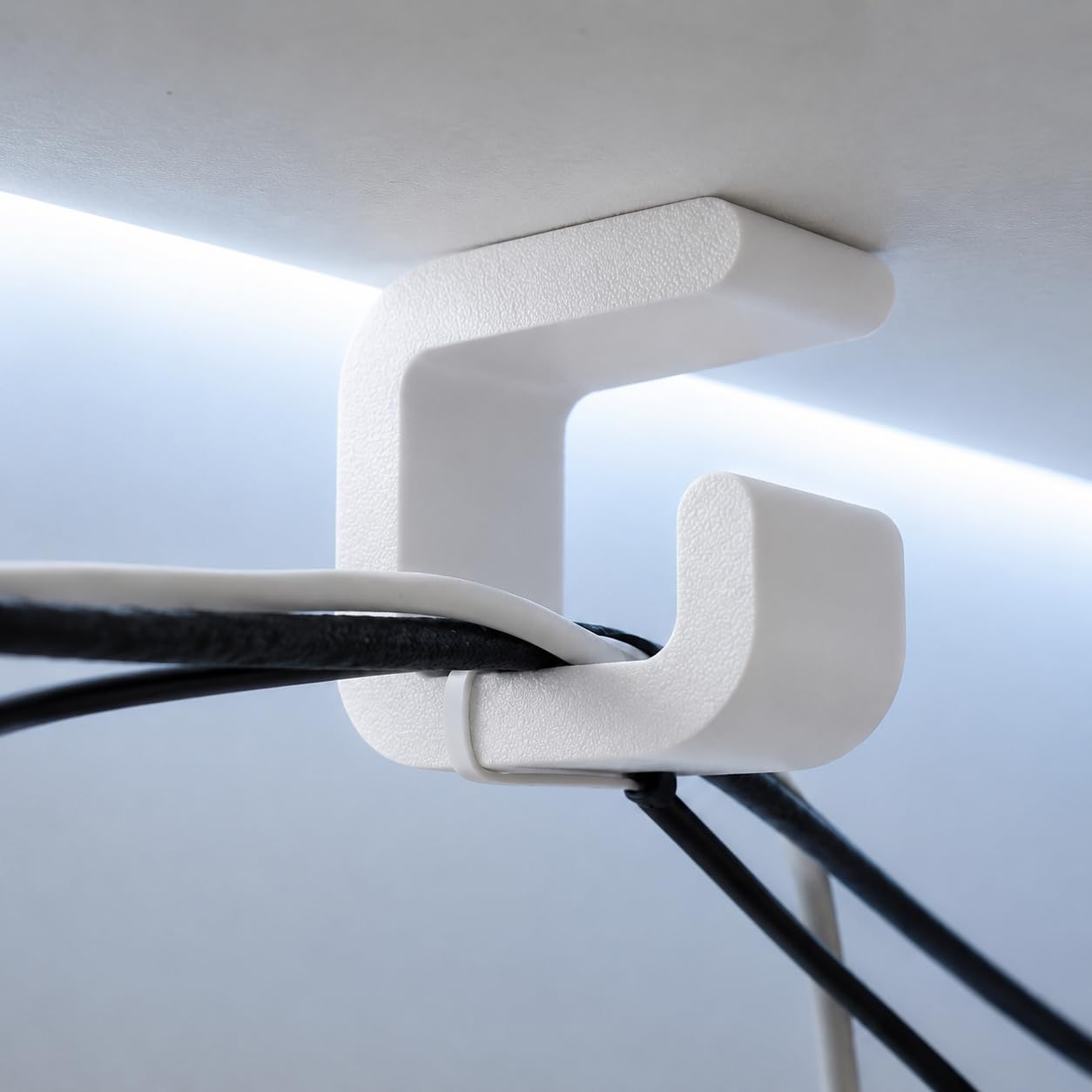 Kit 6un Organizador de Fios e Cabos, Suporte para Cabos de Mesa, Parede e Escritório, Organizador para Carregador, USB, Cabo de Energia, Setup Gamer, Home Office e Eletrônicos BRANCO
