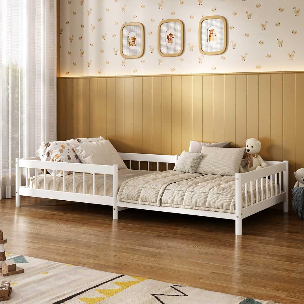 IDIMEX Cama Montessoriana Infantil Elevada com Pés Altos em Madeira Maciça Reforçada com Estrado Ventilado e Grade de Proteção cor Branca Dudy | Pés Elevados