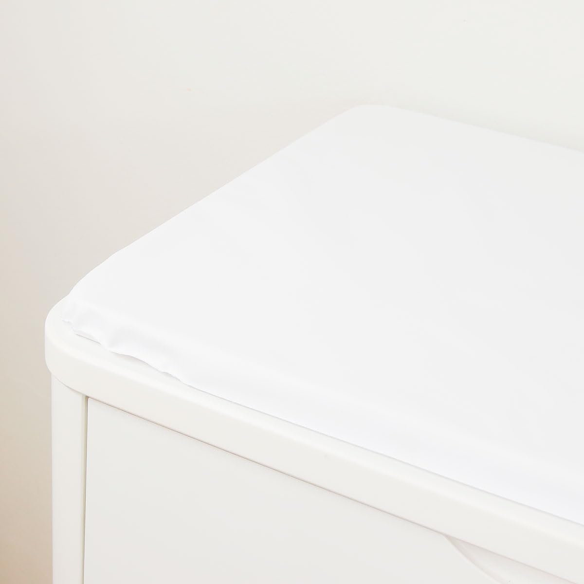 Trocador de Fraldas Impermeável para Bebê, 66 x 44 cm, PVC Acetinado, Espuma D14, Dobrável e Lavável - Branco