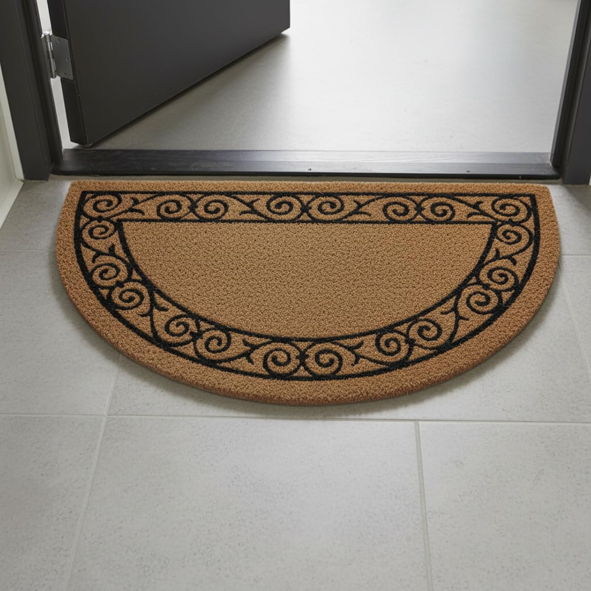 Capacho Antiderrapante em Fibra de Coco Natural Meia Lua 60 x 33cm e 1,5cm de altura.