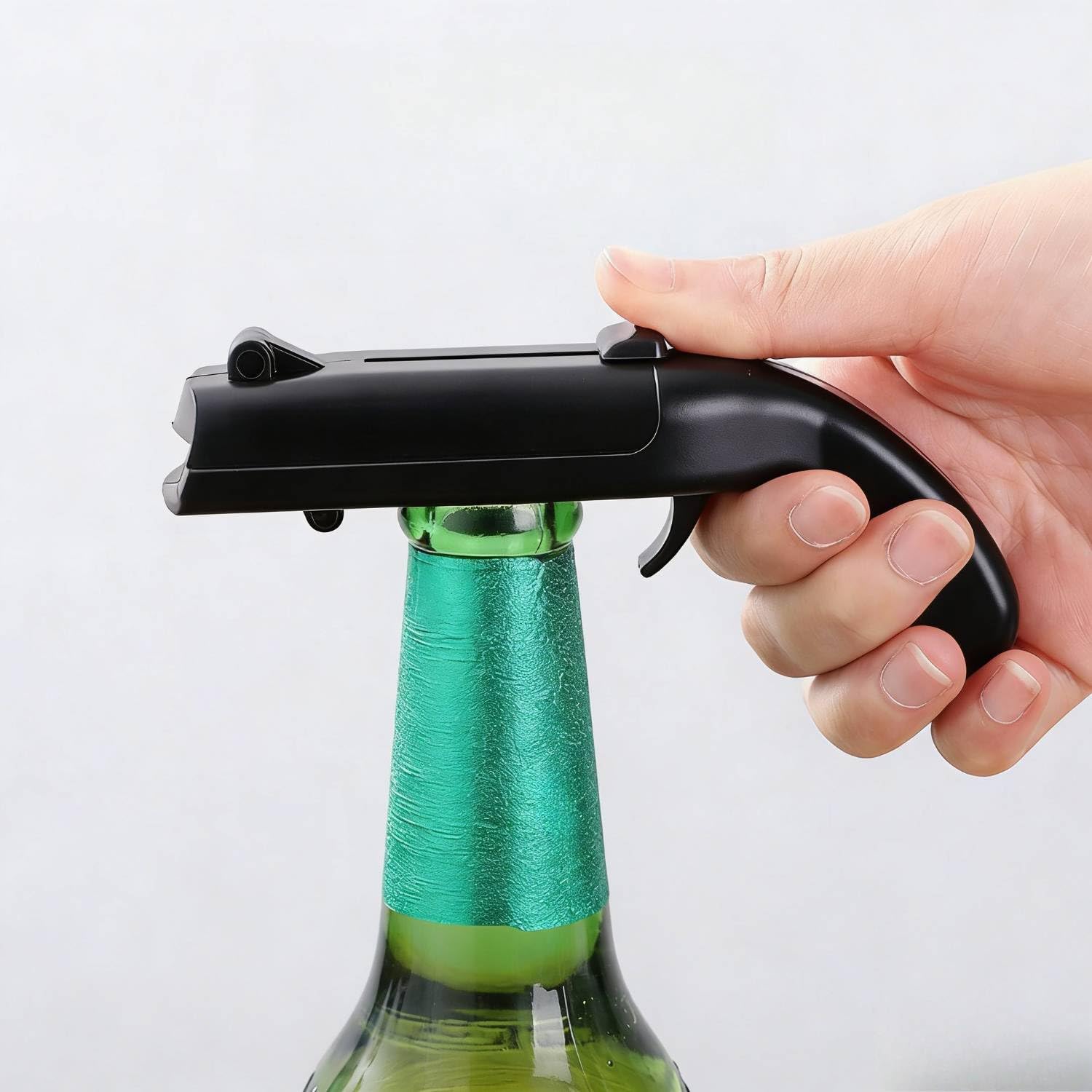 1 Abridor de garrafas preto em forma de arma – lançador criativo de tampa de cerveja,