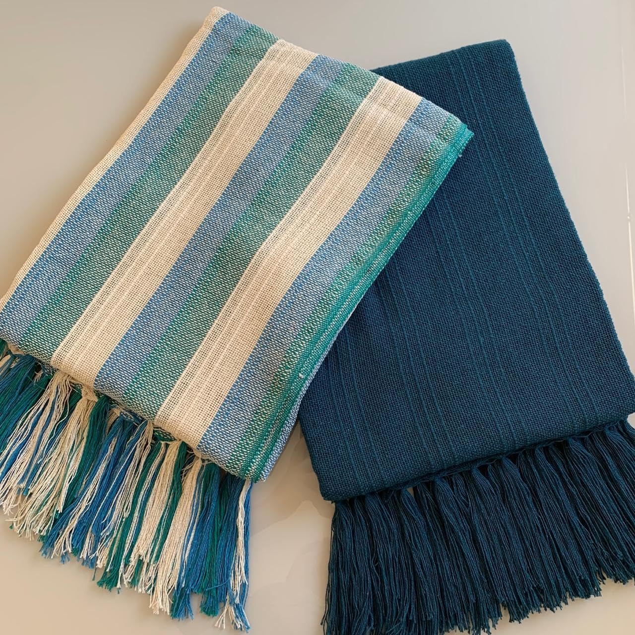 kit 2 Mantas Para Sofá Azul Faixa E Azul Petroleo Xale Decorativo Luxo 100% Algodão 1,20